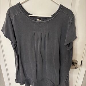 We The Free Gray Pleated Short Sleeve Blouse